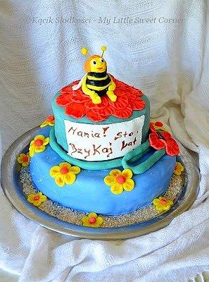 Tort Pszczółka Maja na urodziny z biszkoptów i kremu cytrynowego