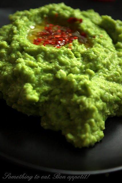Humus z zielonego groszku