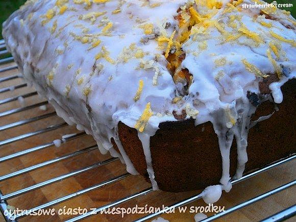Cyrusowe ciasto z niespodzianką w środku
