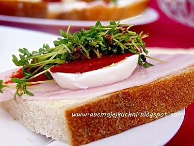 Kanapeczki z rzeżuchą i szynką na śniadanie