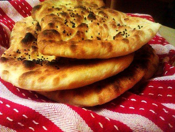 Chlebek naan tradycyjny z jogurtem i ghee