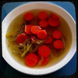 Rosół z białym winem i warzywami