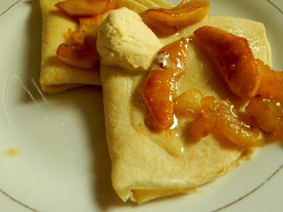 Crepes z karmelizowanymi jabłkami i brandy