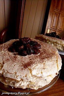 Tort bezowo-daktylowy pyszny