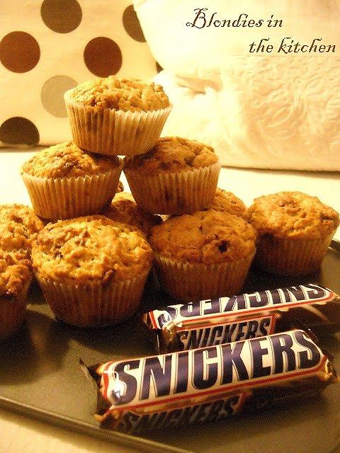 Muffiny ze Snickersami i masłem orzechowym