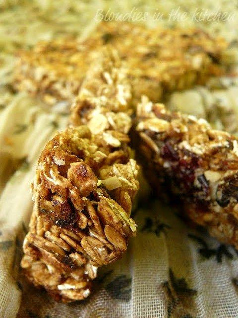 Batoniki owsiane z bakalii i orzechów