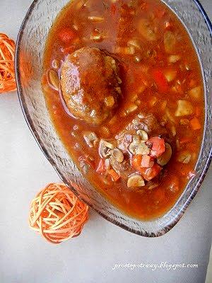 Ostry sos pomidorowo-pieczarkowy do makaronów i ziemniaków