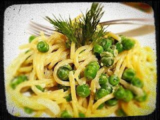 Spaghetti z groszkiem wegetariańskie, 12 g białka