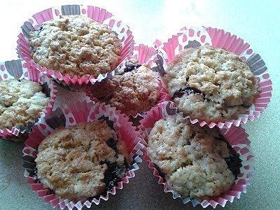 Muffinki z owsianą kruszonką i dżemem