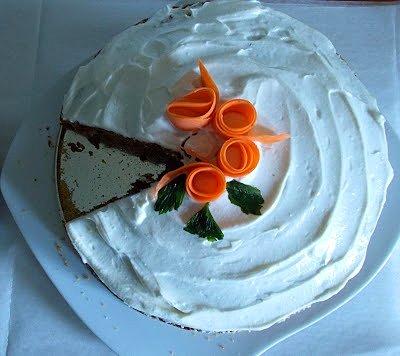 Ciasto marchewkowe z orzechami i chemia kuchenna