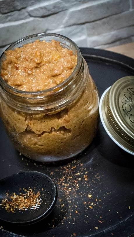 Muhammara – apetyczny dip z papryki orzechów włoskich i przypraw