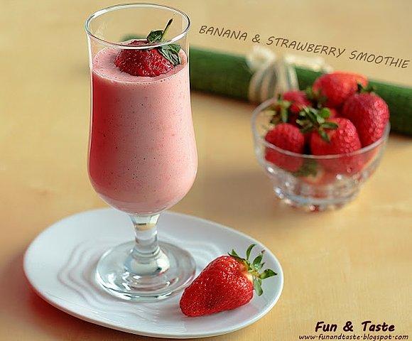 Banana i truskawkowe smoothie moje dzisiejsze śniadanie