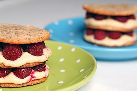 Mille-feuille z kremem pâtissière i malinami