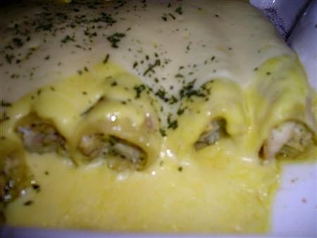 Cannelloni z rybą i brokułami w sosie holenderskim