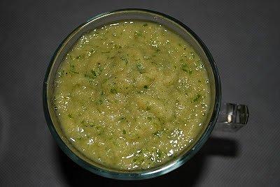 Smoothie z rukolą, gruszką, jabłkiem i bananem