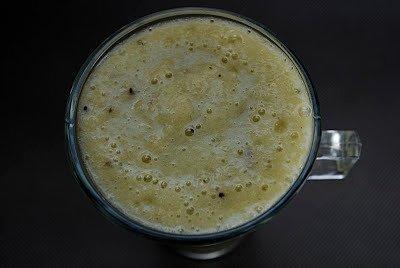 Smoothie z bananem, kiwi, gruszką i limonką
