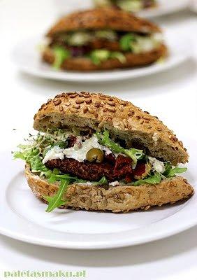 Burgery z fasoli i amarantusa w kolorowej odsłonie