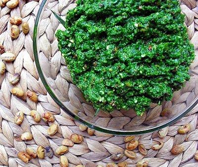Zdrowe dorybne pesto niedźwiedzio-cytrynowe