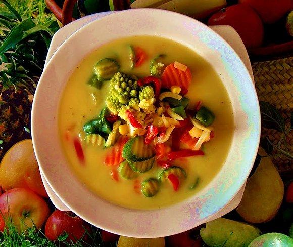 Zupa z zieloną pastą curry
