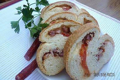 Bacon i pomidor na śniadanie w twist