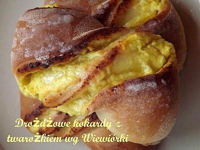 Drożdżowe kokardy z twarożkiem