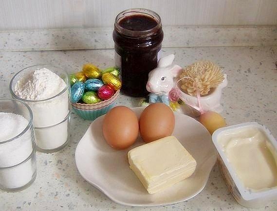 Mini babeczki z serkiem, powidłami i czekoladą na Wielkanocny stół