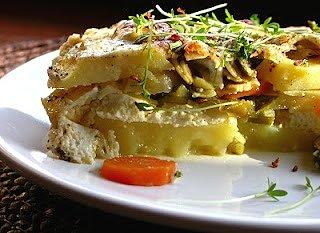 Zapiekanka ziemniaczana z serem feta i rozmarynem