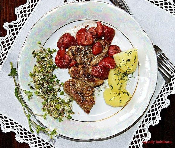 Polędwiczki wieprzowe w truskawkowym sosie balsamicznym