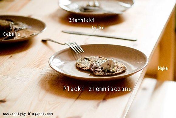 Placki ziemniaczane z cebulą, jajkiem i mąką
