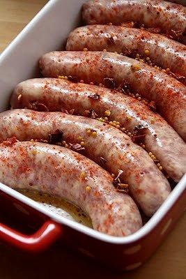 Biała kiełbaska z winem miodem i musztardą francuską