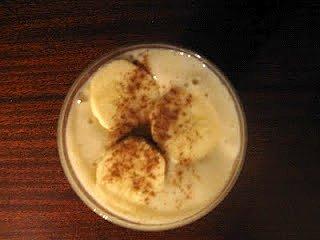 Koktajl bananowy z mlekiem i cynamonem