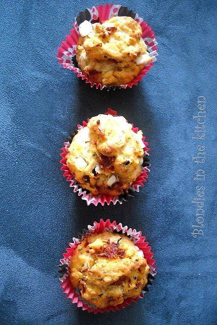 Muffiny z suszonymi pomidorami i fetą