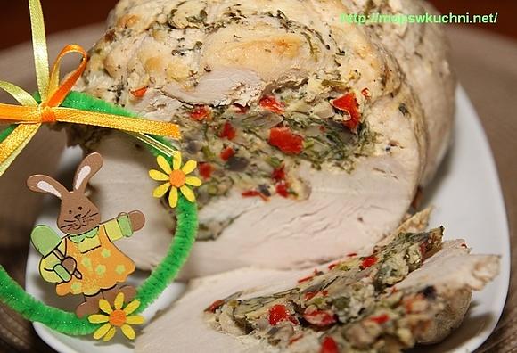 Indyk faszerowany papryką i pieczarkami na Wielkanoc