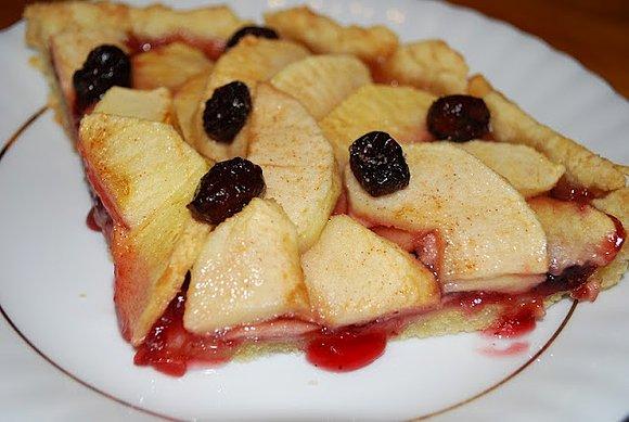 Tarta z jabłkami i żurawiną