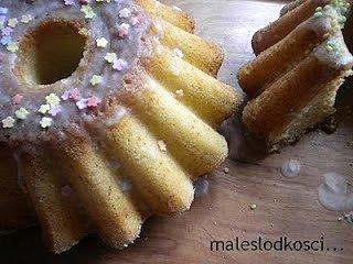Babka wielkanocna jogurtowo-cytrynowa