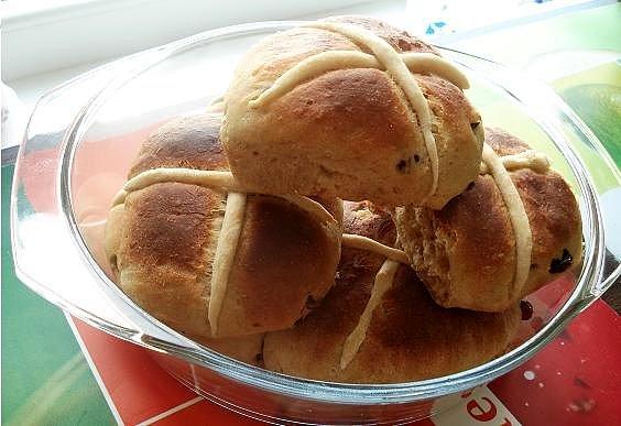 Wielkopiątkowe hot cross buns bez jajek
