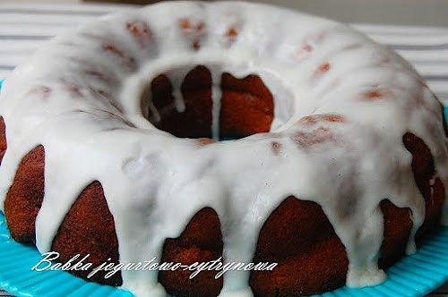Babka jogurtowo-cytrynowa