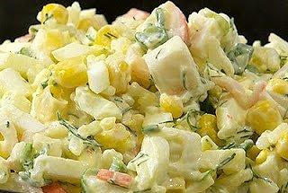 Sałatka z surimi i makaronem