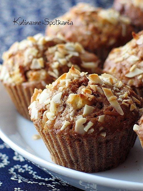 Cynamonowe muffinki z jabłkami i migdałami