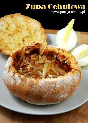 Prosta francuska zupa cebulowa w chlebie
