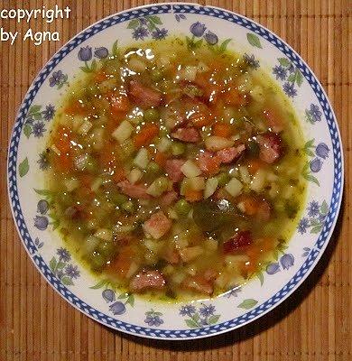 Zupa grochowa z zielonym groszkiem i warzywami