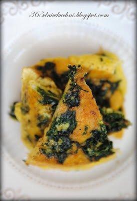 Szpinakowa frittata z jajek i parmezanu
