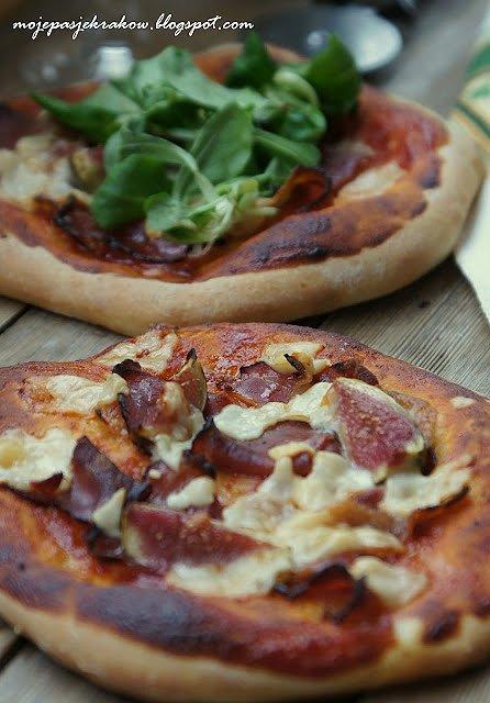 Pizzetta z kozim serem, prosciutto i figami