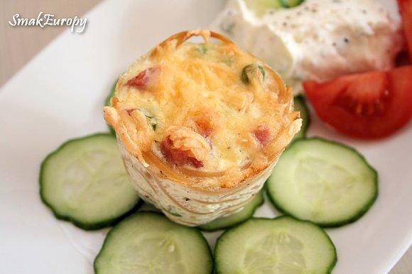 Muffinki spaghetti z ziołowym twarożkiem