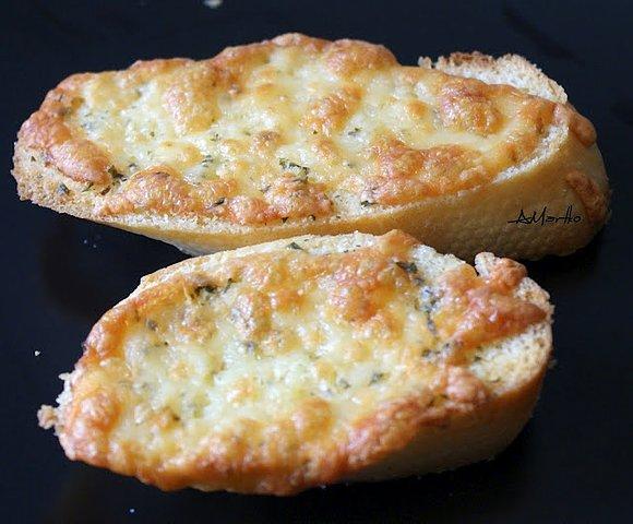 Pieczywo czosnkowe z serem