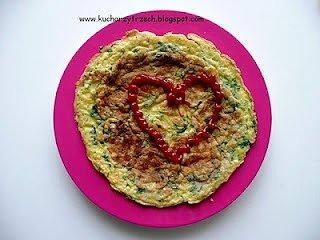 Omlet z czosnkiem niedźwiedzim na świt