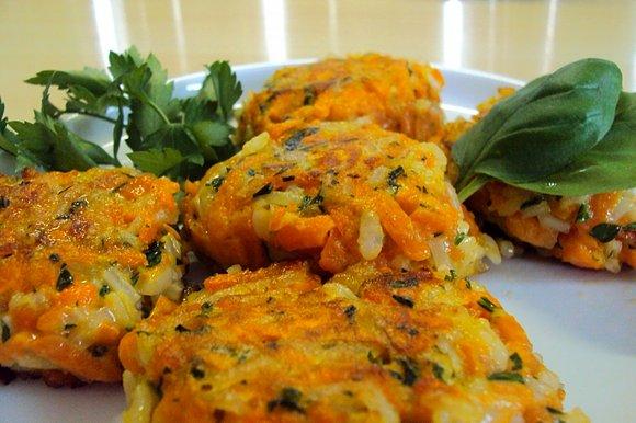 Pomarańczowe kotleciki marchewkowe bezmięsne, lekkie i niedrogie