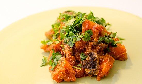 Paneer z batatami i curry – przepis na indyjskie danie