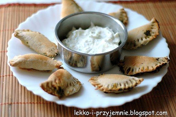 Pierogi razowe pieczone ze szpinakiem