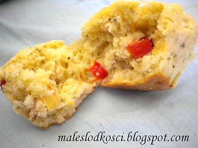 Muffiny wytrawne z szynką cebulą i papryką